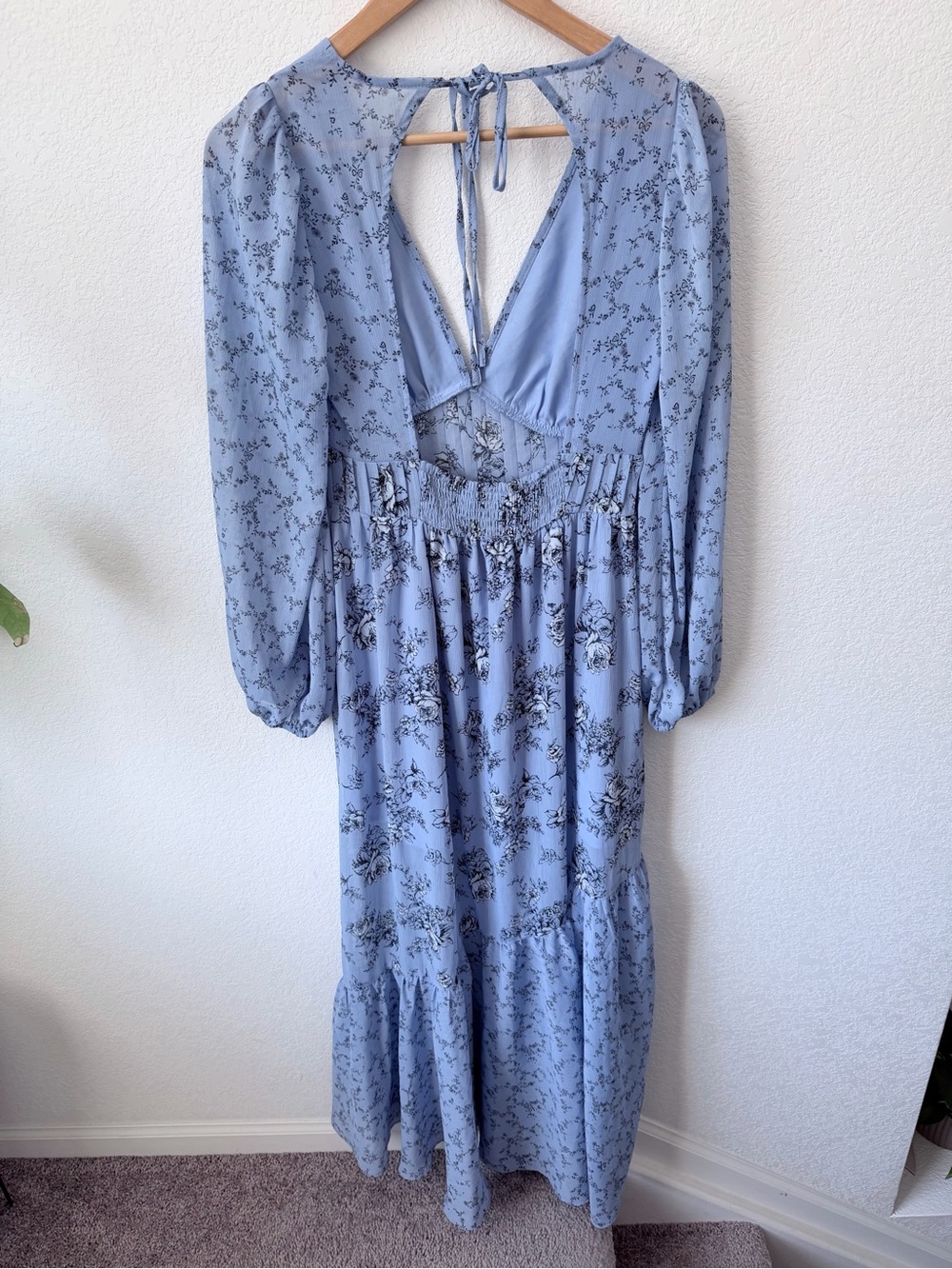Forever 21 Light Blue Floral V-Neck Maxi Dress with Black Print - Picture 8 of 10